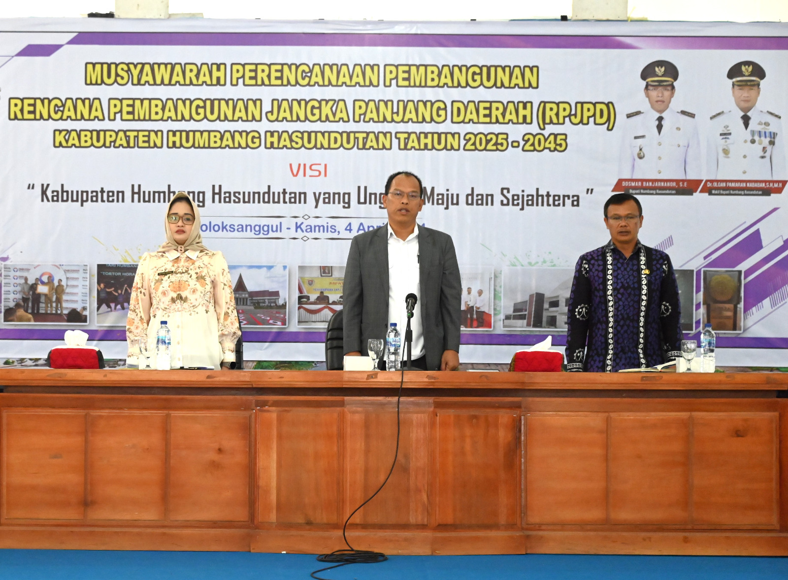 Bupati Humbang Hasundutan Dosmar Banjarnahor membuka Musrenbang RPJPD tahun 2025-2045, di Aula Hutamas Perkantoran Tano Tubu Doloksanggul.