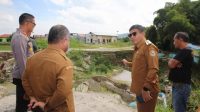 Gambar WhatsApp 2024-04-30 pukul 08.22.34_812b66b1 Pj Bupati Taput Dimposma Sihombing didampingi Kadis PUTR Dalan Simanjuntak meninjau kerusakan jembatan di Desa Hutagalung, Tarutung.