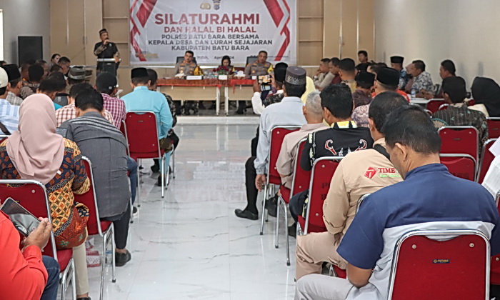 Kapolres Batubara AKBP Taufiq Hidayat Thayeb SH SIK bersilaturahmi dengan 12 camat serta ratusan kades se-Kabupaten Batubara, Jumat (26/4/2024), sekira pukul 10.25 WIB kemarin.