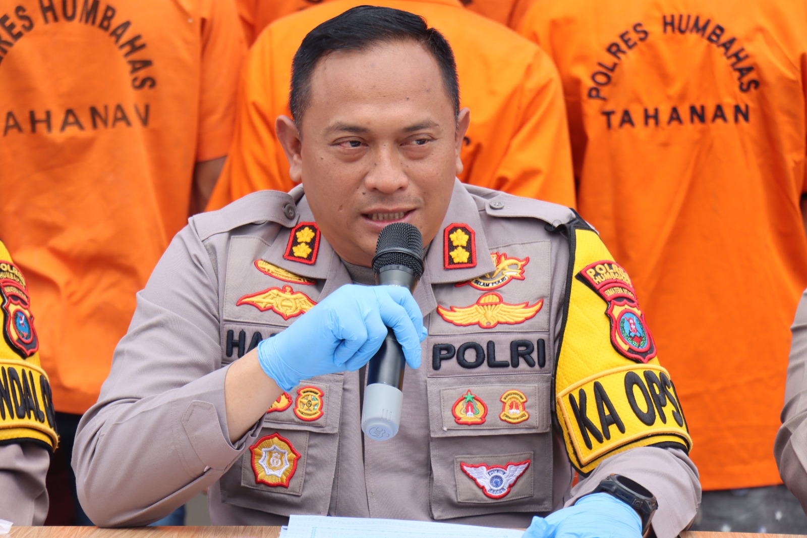 Kapolres Humbahas AKBP Hary Ardianto, SH, SIK, MH saat memaparkan pengungkapan kasus tindak pidana di wilayah hukum Polres Humbahas