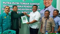 freddy-situmorang ang Energi Baru Samosir, Freddy Paulus Situmorang SH MH telah resmi mendaftar sebagai bakal calon (bacalon) Bupati Samosir ke Kantor DPC Partai Kebangkitan Bangsa (PKB) Samosir, Sabtu (4/5/2024) malam, di Pangururan.