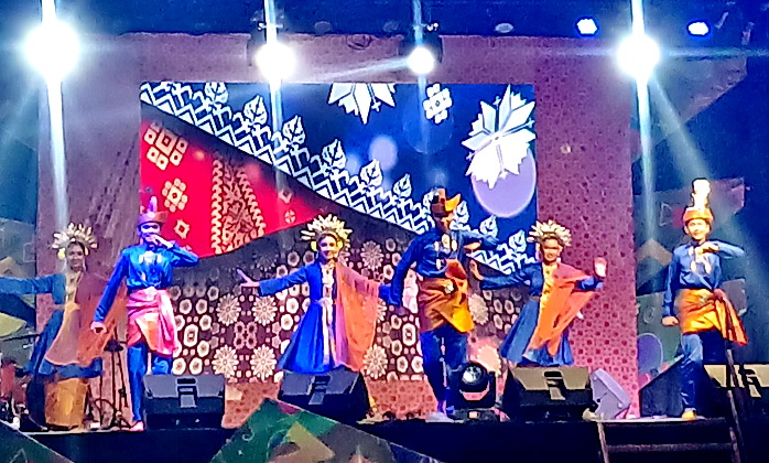 Insan tari di Sumatera Utara memperingati Hari Tari se-Dunia yang ditetapkan setiap tanggal 29 April. Peringatan Hari Tari se-Dunia tersebut berlangsung secara sederhana di sela-sela acara pembukaan 'Culture Fest of North Sumatra 2024'.