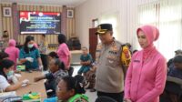 Gambar WhatsApp 2024-06-12 pukul 14.18.53_b050bdf3 Kapolres Humbahas AKBP Hary Ardianto SH SIK MH, didampingi Ketua Bhayangkari Cabang Humbahas Ny Nita Hary, memantau kegiatan bakti kesehatan dalam rangka menyambut HUT Bhayangkara ke-78.