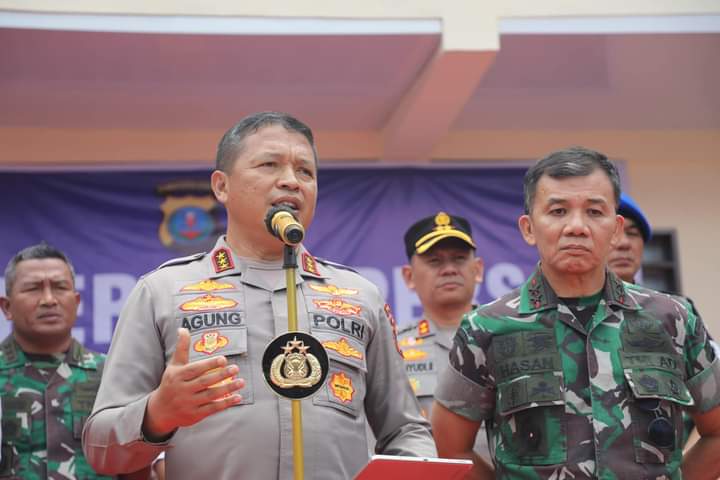 Kapolda Sumut, Komjen Pol Agung Setya Imam Effendi saat menggelar konferensi pers di Mapolres Tanah Karo, Senin (8/7).