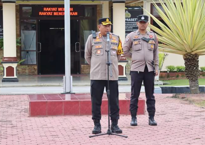 Kapolres Humbahas AKBP Hary Ardianto SH SIK MH memimpin apel kesiapan pengamanan kunjungan Presiden RI Joko Widodo ke Kabupaten Humbahas.