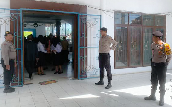 Personil Polres Humbahas melaksanakan aksi pengamanan perayaan Natal Pemkab Humbahas bersama masyarakat, Sabtu (14/12/2024), di Aula Hutamas Doloksanggul.