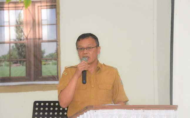 Asisten Perekonomian dan Pembangunan Setdakab Humbahas, Martogi Purba saat menyampaikan pemaparan pada Musrenbang Kecamatan Paranginan, Selasa (25/2/2025).