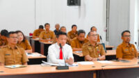 Bupati Humbahas Oloan Paniaran Nababan mengikuti rapat koordinasi pengendalian inflasi tahun 2025 melalui zoom meeting, Selasa (4/3/2025).