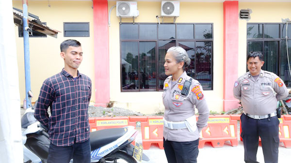 Kasubdit Regident Ditlantas Polda Sumut AKBP Sah Udur TM Sitinjak SH SIK MH melakukan inspeksi mendadak (sidak) di Satpas Pelayanan SIM Polresta Deli Serdang, Selasa (11/3/2025)