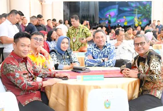 Bupati Humbang Hasundutan Dr Oloan Paniaran Nababan SH MH menghadiri konsultasi publik penyusunan dokumen RPJMD 2025-2029 dan RKPD 2026 Provsu, di Aula Raja Inal Siregar, Kamis (20/3/2025).