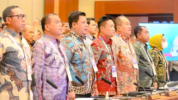 Bupati Humbang Hasundutan Dr Oloan Paniaran Nababan SH MH menghadiri Rapat Umum Pemegang Saham (RUPS) PT Bank Sumut, di Kantor Pusat Bank Sumut Jalan Imam Bonjol Medan.