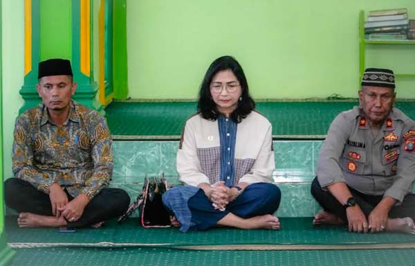 Wakil Bupati Humbang Hasundutan Junita Rebeka Marbun buka puasa bersama tokoh agama dan umat muslim, di Masjid Raya Doloksanggul.