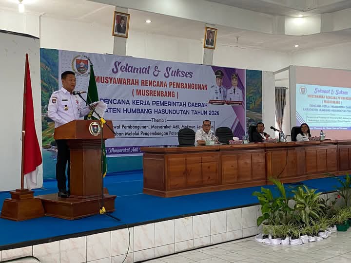 Bupati Humbang Hasundutan Dr Oloan Paniaran Nababan SH MH menyampaikan kata sambutan pada Musrenbang RKPD Kabupaten Humbahas tahun 2026, di Aula Hutamas Doloksanggul, Rabu (9/4/2025).