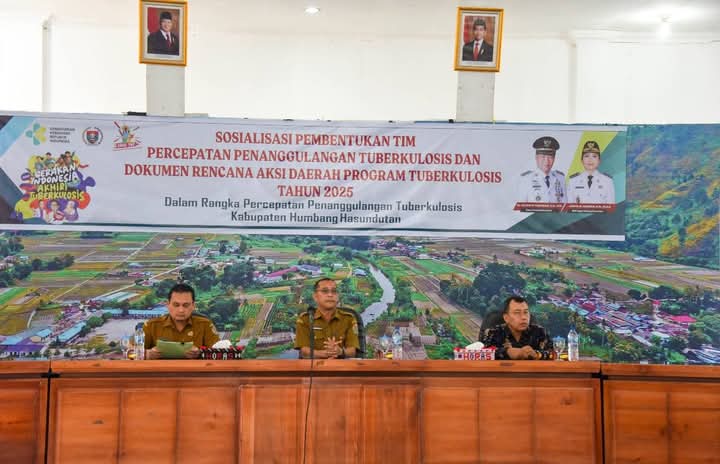 Bupati Humbahas diwakili Sekda Chiristison Marbun membuka sosialisasi pembentukan tim percepatan penanggulangan (TBC).