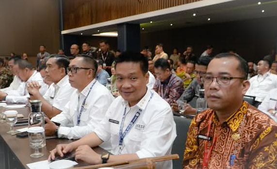 Bupati Humbang Hasundutan Oloan Paniaran Nababan didampingi Sekda Chiristison Rudianto Marbun, menghadiri Munas Asosiasi Pemerintah Kabupaten Seluruh Indonesia (APKASI)