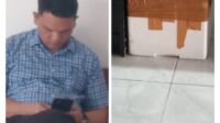 Mantan Wakil Walikota Sibolga, Marudut Situmorang (kiri) saat berada di ruang tunggu kantor BKPSDM Humbahas; bungkusan styrofoam warna putih (kanan).