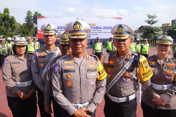 Dirlantas Polda Sumut, Kombes Firman Darmansyah saat memberikan keterangan kepada wartawan terkait operasi keselamatan 2026, di Mapolda Sumut, Senin (2/2/2026).