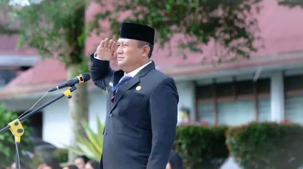 Wakil Bupati Dairi, Wahyu Daniel Sagala saat menjadi Inspektur Upacara (Irup) peringatan Harkitnas ke-118.
